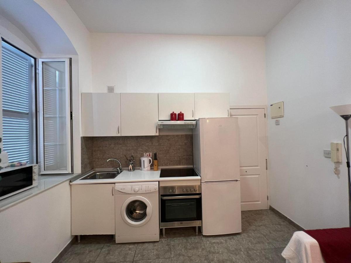 Appartamento Quirky 1Br Just Off Main Street Prime Location Gibilterra Esterno foto